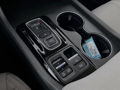 Used 2023 Honda Pilot LX image 17