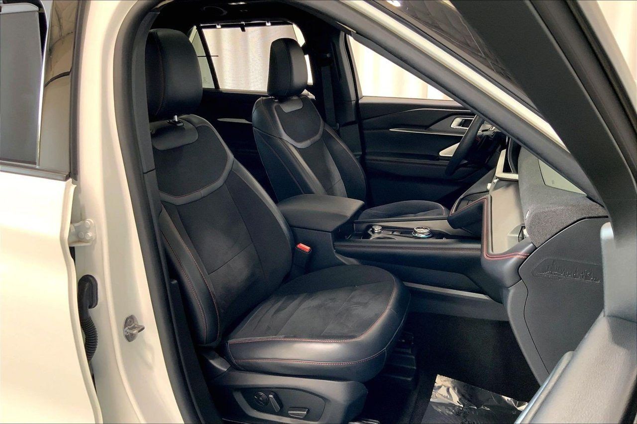 Used 2025 Ford Explorer ST AWD/4WD image 6