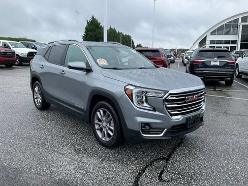 Used 2024 GMC Terrain SLT AWD/4WD image 3