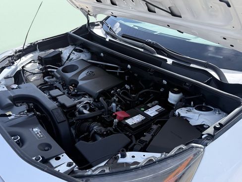 Used 2019 Toyota RAV4 XLE Premium FWD image 24