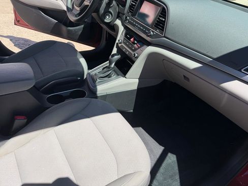 Used 2017 Hyundai Elantra SE image 17