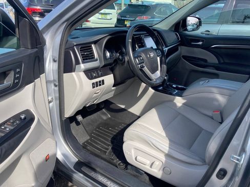 Used 2015 Toyota Highlander Limited AWD/4WD image 68
