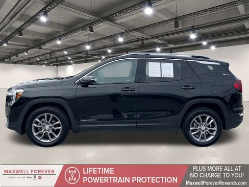 Used 2024 GMC Terrain SLT image 13