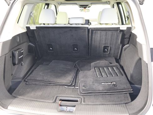 Used 2025 Nissan Rogue SV w/ SV Premium Package image 48