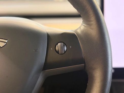 Used 2023 Tesla Model Y AWD image 26