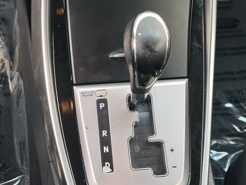 Used 2013 Hyundai Elantra Limited FWD image 18