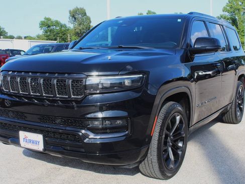 Used 2022 Jeep Grand Wagoneer Series II AWD/4WD image 2