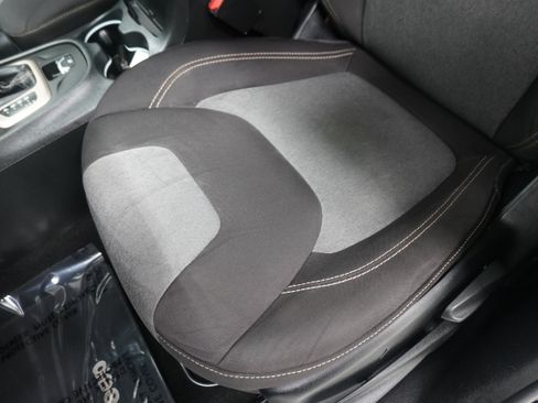 Used 2014 Jeep Cherokee Latitude FWD image 11
