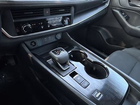 Used 2025 Nissan Rogue S FWD image 14