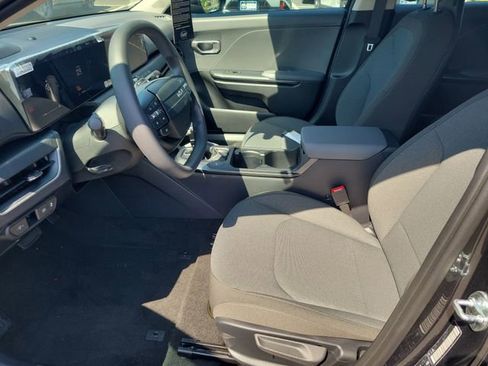 New 2026 Kia K4 LXS FWD image 17