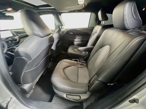 Used 2023 Toyota Highlander XSE AWD/4WD image 24