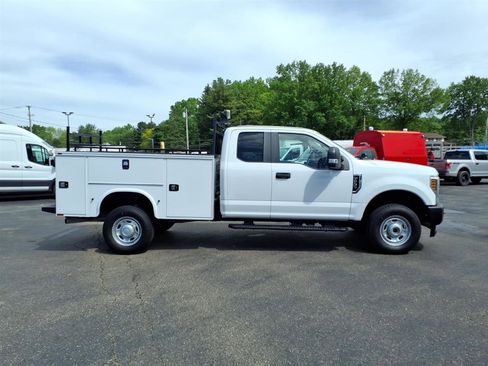 Used 2019 Ford F250 XL w/ Power Equipment Group AWD/4WD image 6