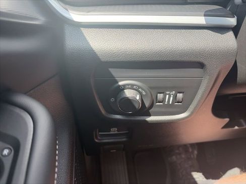 New 2025 Jeep Grand Cherokee Altitude image 19