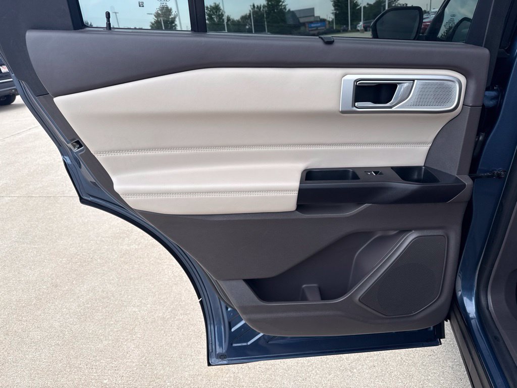 Used 2020 Ford Explorer Platinum w/ Premium Technology Package AWD/4WD image 18