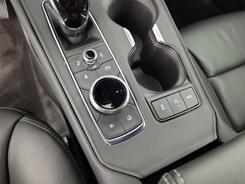 Certified 2025 Cadillac XT4 Premium Luxury image 29