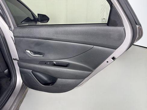 Used 2022 Hyundai Elantra SEL image 28