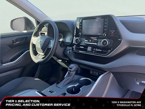 Used 2022 Toyota Highlander L FWD image 15