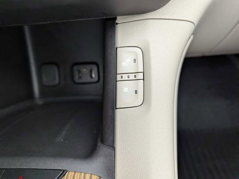 Used 2018 GMC Acadia Denali w/ Technology Package AWD/4WD image 35