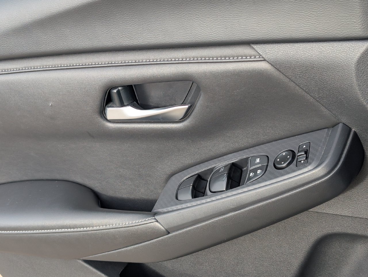 Used 2024 Nissan Sentra SV FWD image 25