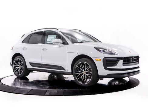 Certified 2026 Porsche Macan AWD/4WD image 9