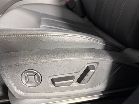 Used 2025 Audi Q6 e-tron Premium w/ Convenience Package AWD/4WD image 24
