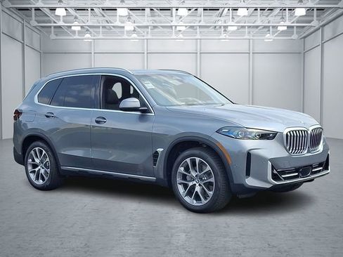 Certified 2026 BMW X5 xDrive40i w/ Parking Assistance Package AWD/4WD image 3