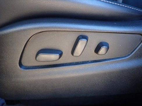 Used 2023 Cadillac XT4 Premium Luxury image 13