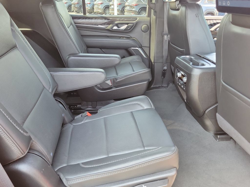 Used 2024 GMC Yukon Denali w/ Advanced Technology Package AWD/4WD image 24