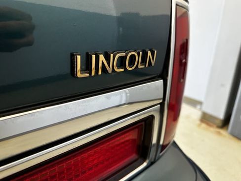 Used 1997 Lincoln Town Car Signature RWD image 43