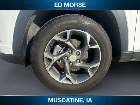 Used 2025 Chevrolet Trax LT w/ LT Convenience Package FWD image 14