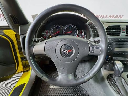 Used 2007 Chevrolet Corvette Coupe w/ Preferred Equipment Group RWD image 9