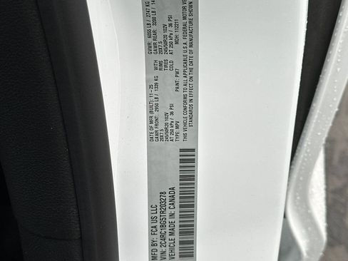 New 2026 Chrysler Pacifica Select image 42