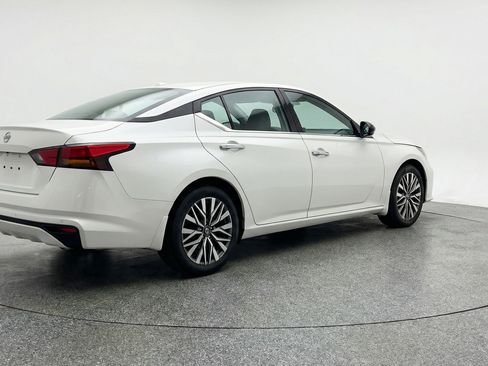 Used 2025 Nissan Altima 2.5 SV image 9
