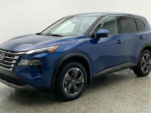 Used 2025 Nissan Rogue SV image 3