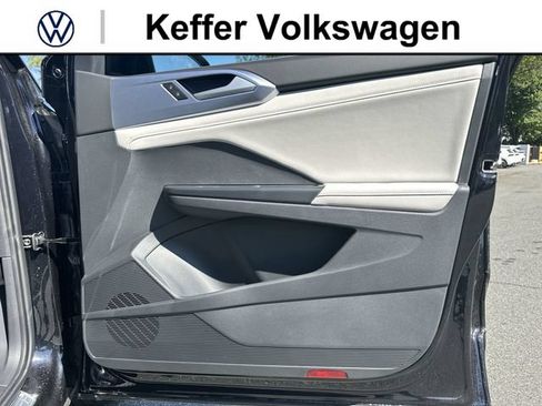 New 2026 Volkswagen Taos SE FWD image 30