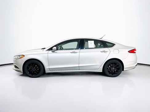 Used 2017 Ford Fusion SE image 4