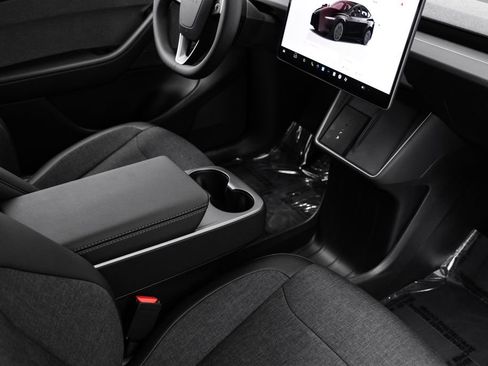 Used 2026 Tesla Model Y 2WD image 23