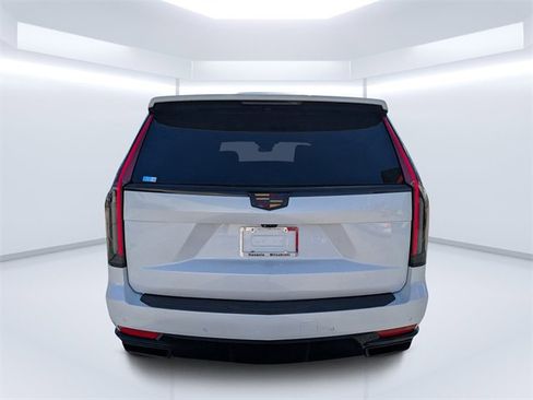 Used 2022 Cadillac Escalade Premium Luxury image 4