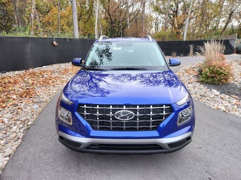 Certified 2024 Hyundai Venue SEL image 8