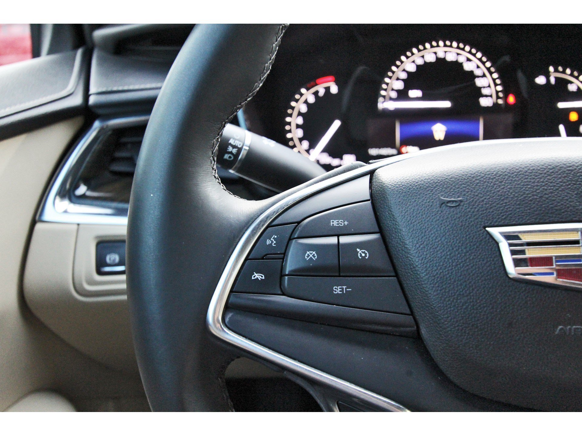 Used 2018 Cadillac XT5 FWD image 20