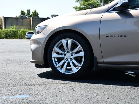 Used 2018 Chevrolet Malibu Hybrid w/ Leather Package FWD image 12