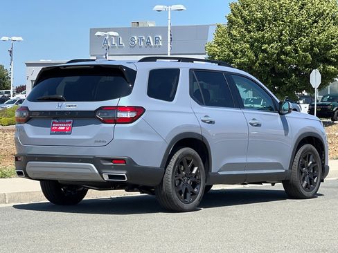 New 2025 Honda Pilot Touring image 4