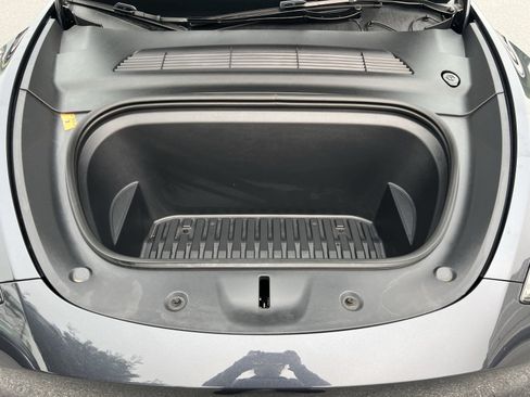 Used 2024 Tesla Model Y Long Range AWD/4WD image 28