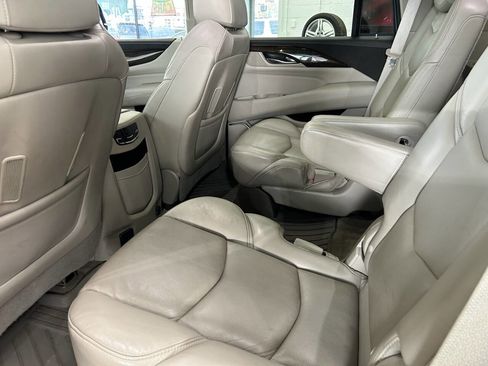 Used 2018 Cadillac Escalade Luxury image 14