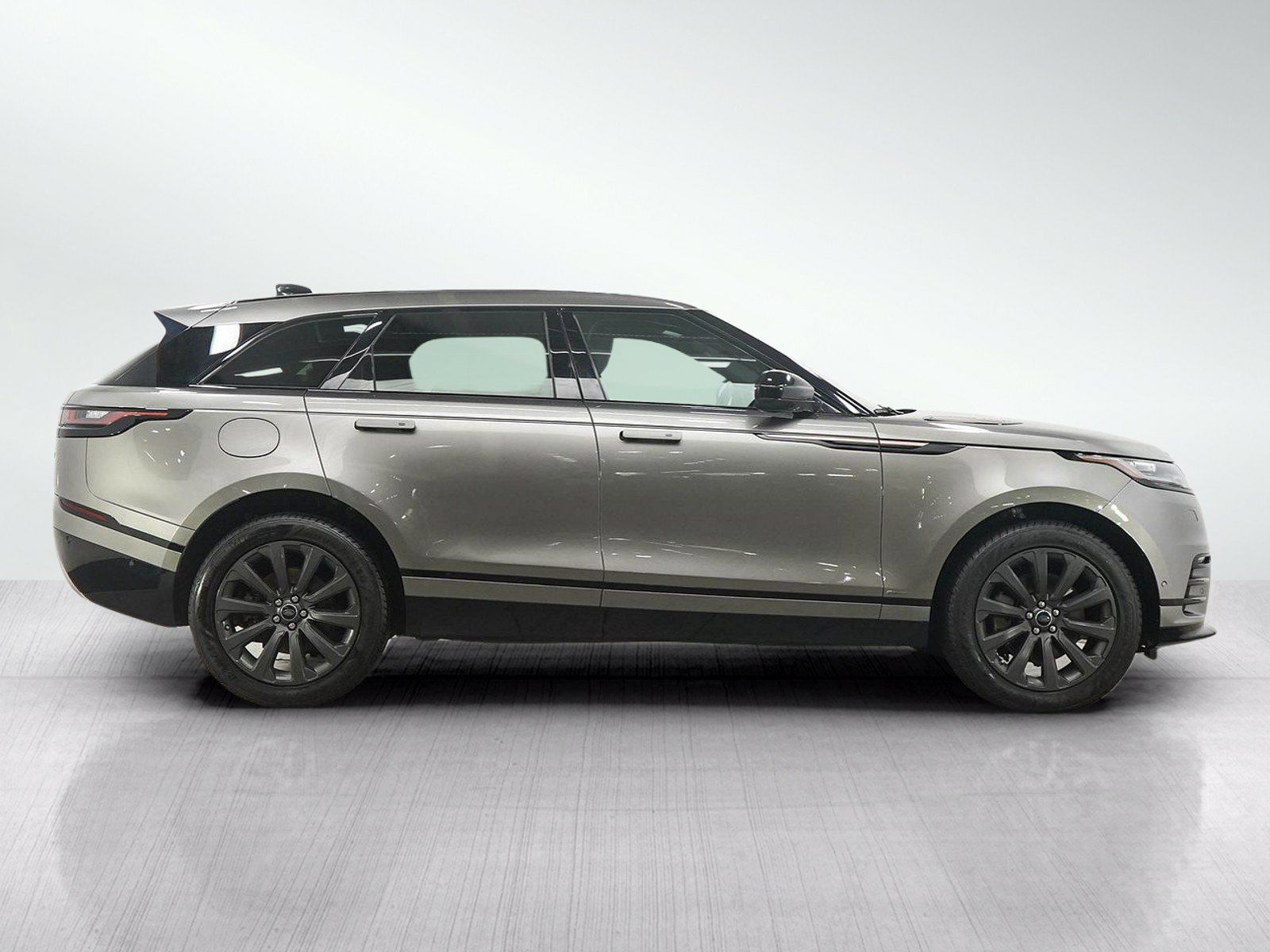 Used 2018 Land Rover Range Rover Velar R-Dynamic SE AWD/4WD image 6