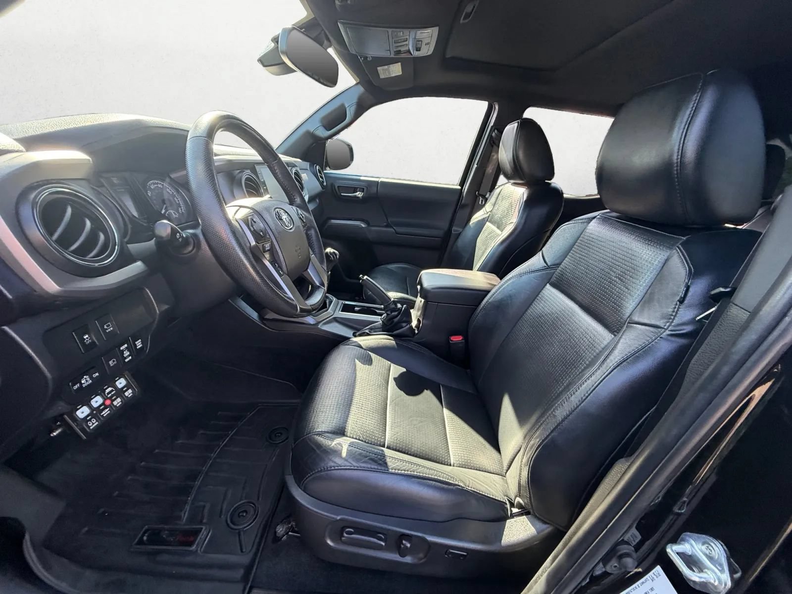 Used 2022 Toyota Tacoma TRD Off-Road AWD/4WD image 11