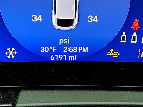 Used 2025 Porsche Macan Electric w/ Premium Package image 16