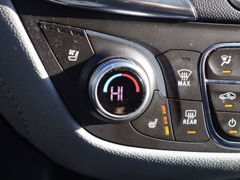 Used 2018 Chevrolet Equinox Premier image 27