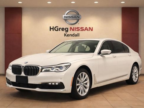 Used 2018 BMW 740i xDrive AWD/4WD image 3