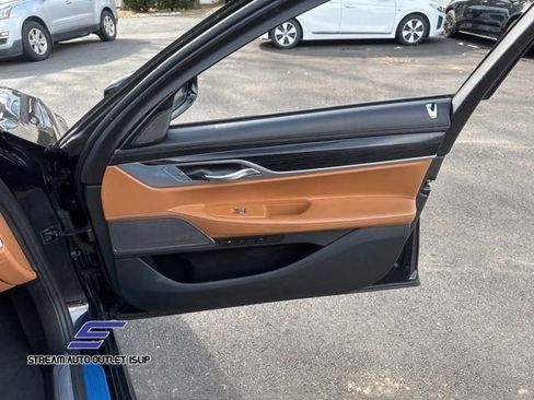 Used 2022 BMW 750i xDrive w/ Executive Package image 14